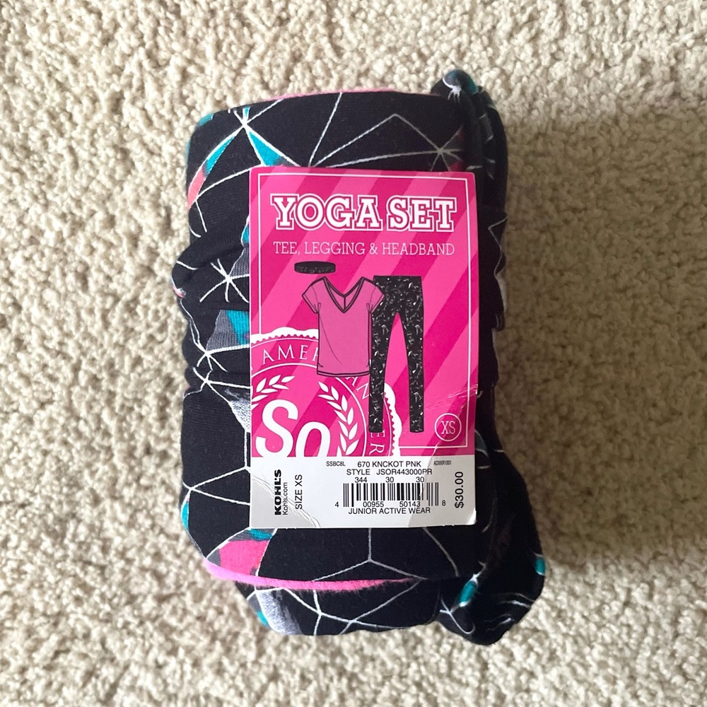 SO Junior Yoga Set: headband, geometric pattern leggings, t-shirt size XS